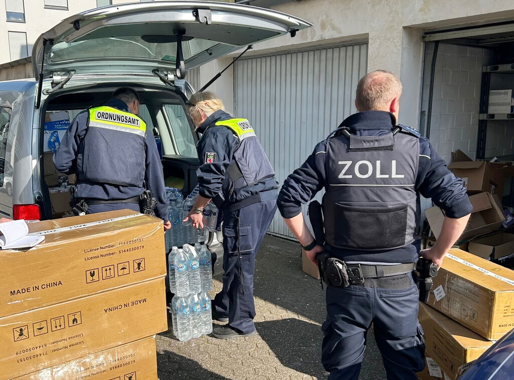 Einsatz von Zoll und Ordnungsamt in Langenfeld