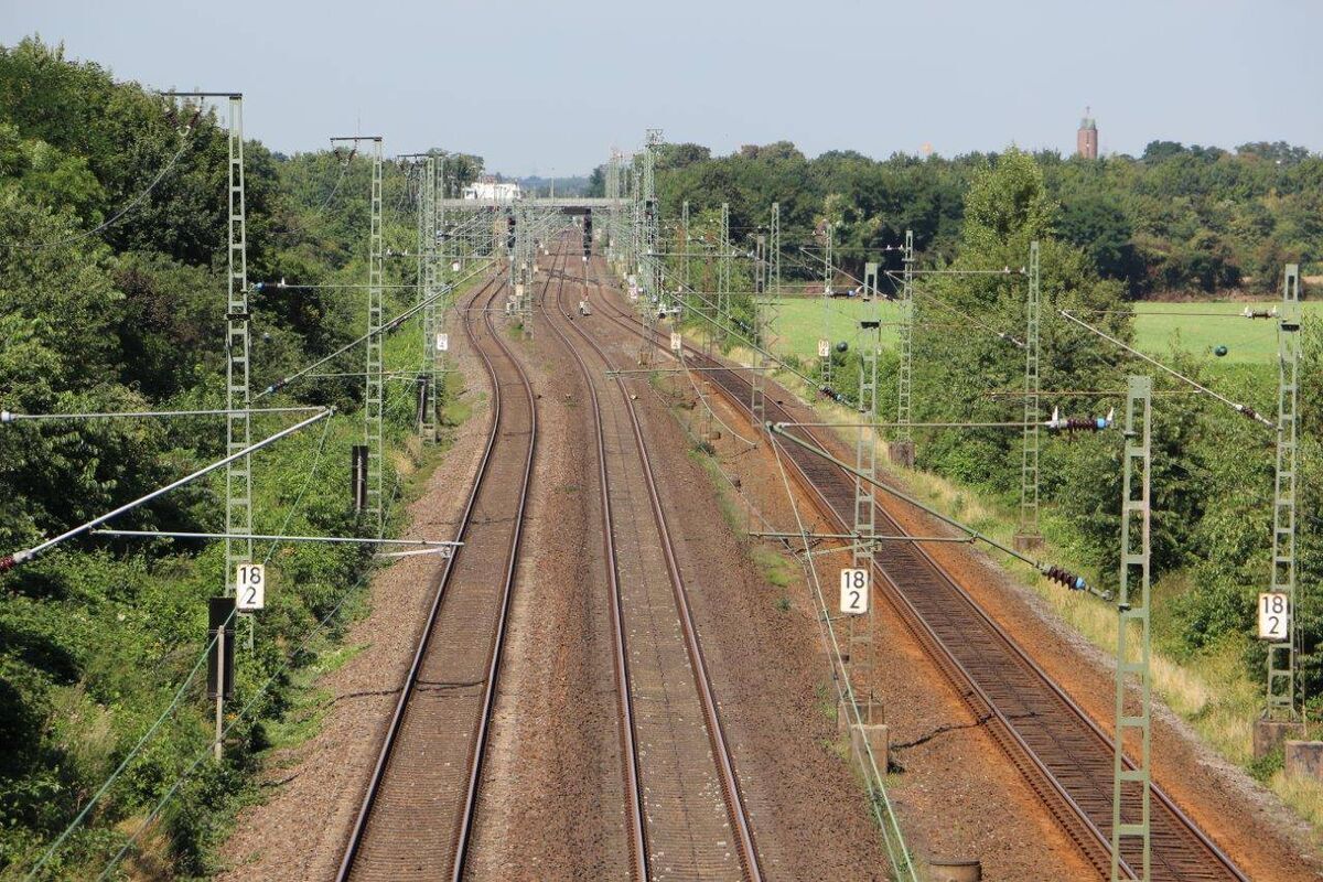 DB baut neues Elektronisches Stellwerk für das östliche Rheinland. Die Bauarbeiten betreffen auch die Strecken S1 und S6. Ab März gibt es Einschränkungen für Pendler. 