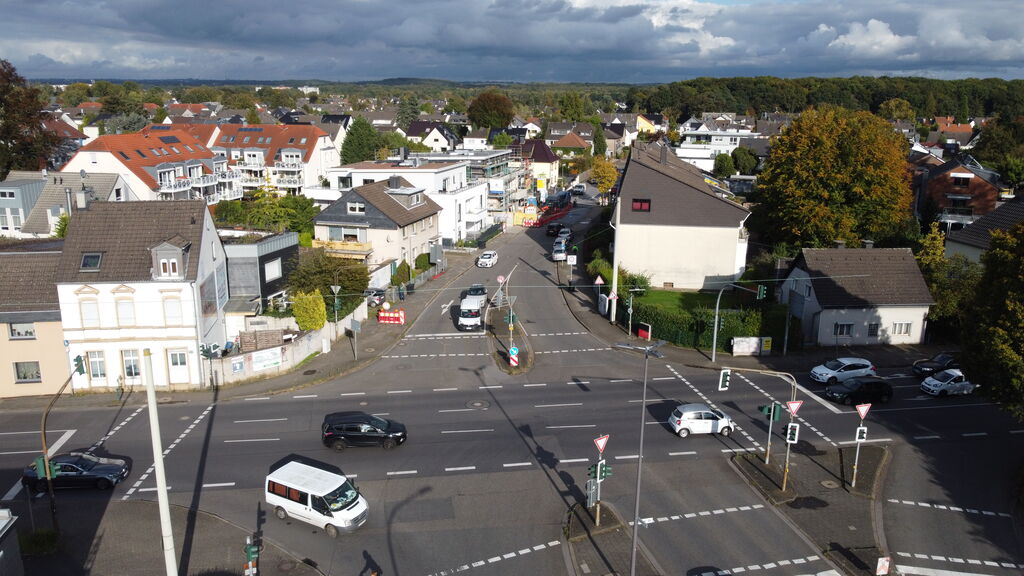Kreuzungsbereich Kölner Straße/Grenzstraße/RHeindorfer Straße im Oktober 2024