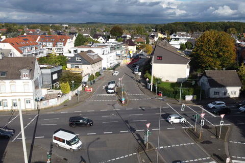 Kreuzungsbereich Kölner Straße/Grenzstraße/RHeindorfer Straße im Oktober 2024