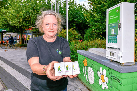 Saatgutautomat nach der Winterpause wieder befüllt. 
