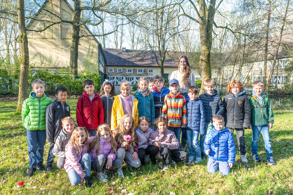 Unter dem Motto „Krabbelnde Helden: Insekten hautnah“ lernten die Kinder der Klasse 3a der Paulus-Schule im Bildungszentrum für Umwelt- und Klimaschutz an der Wasserburg Haus Graven viel über Insekten. 