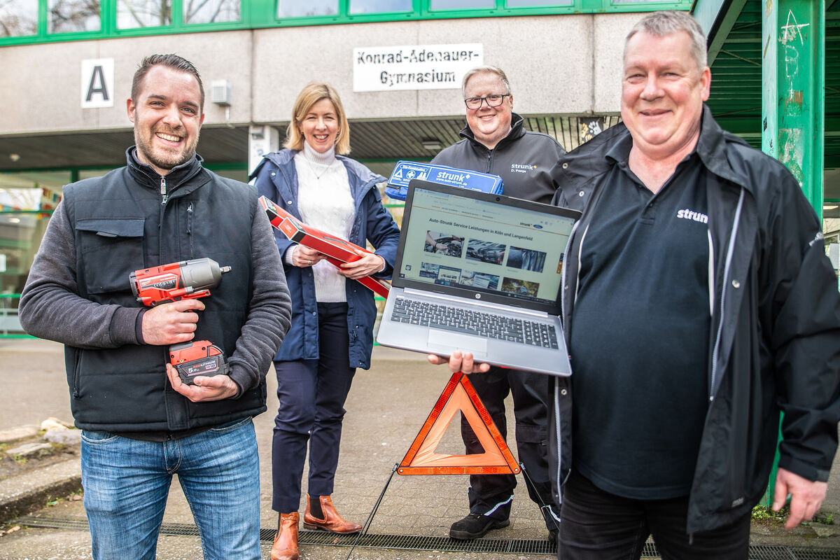 Freuen sich auf den „Craft Market“ (von links): Dominik Nordheim, Serviceberater Karosserie & Lack (mit Schlagschrauber) Claudia Abendroth, Wirtschaftsförde-rung der Stadt Langenfeld, Dirk Paege, Werkstattleiter (Mitte), Michael Braun, Betriebsleiter (mit Laptop). 